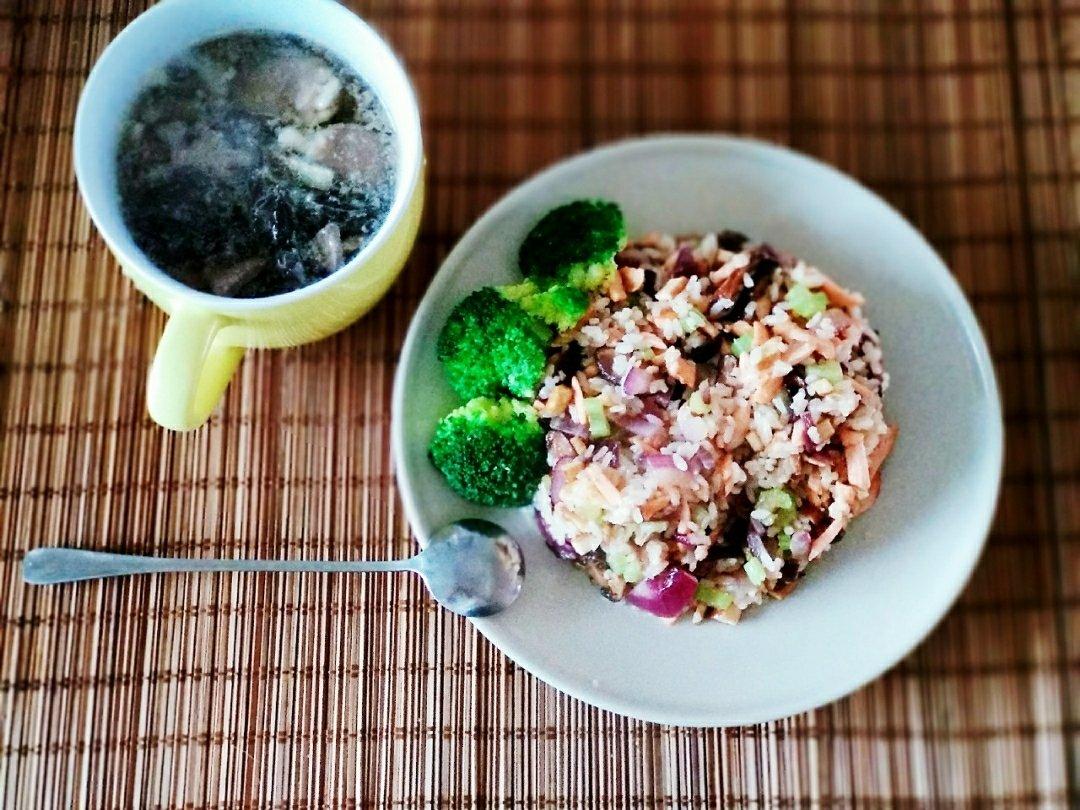 蒜香黄油三文鱼炒饭