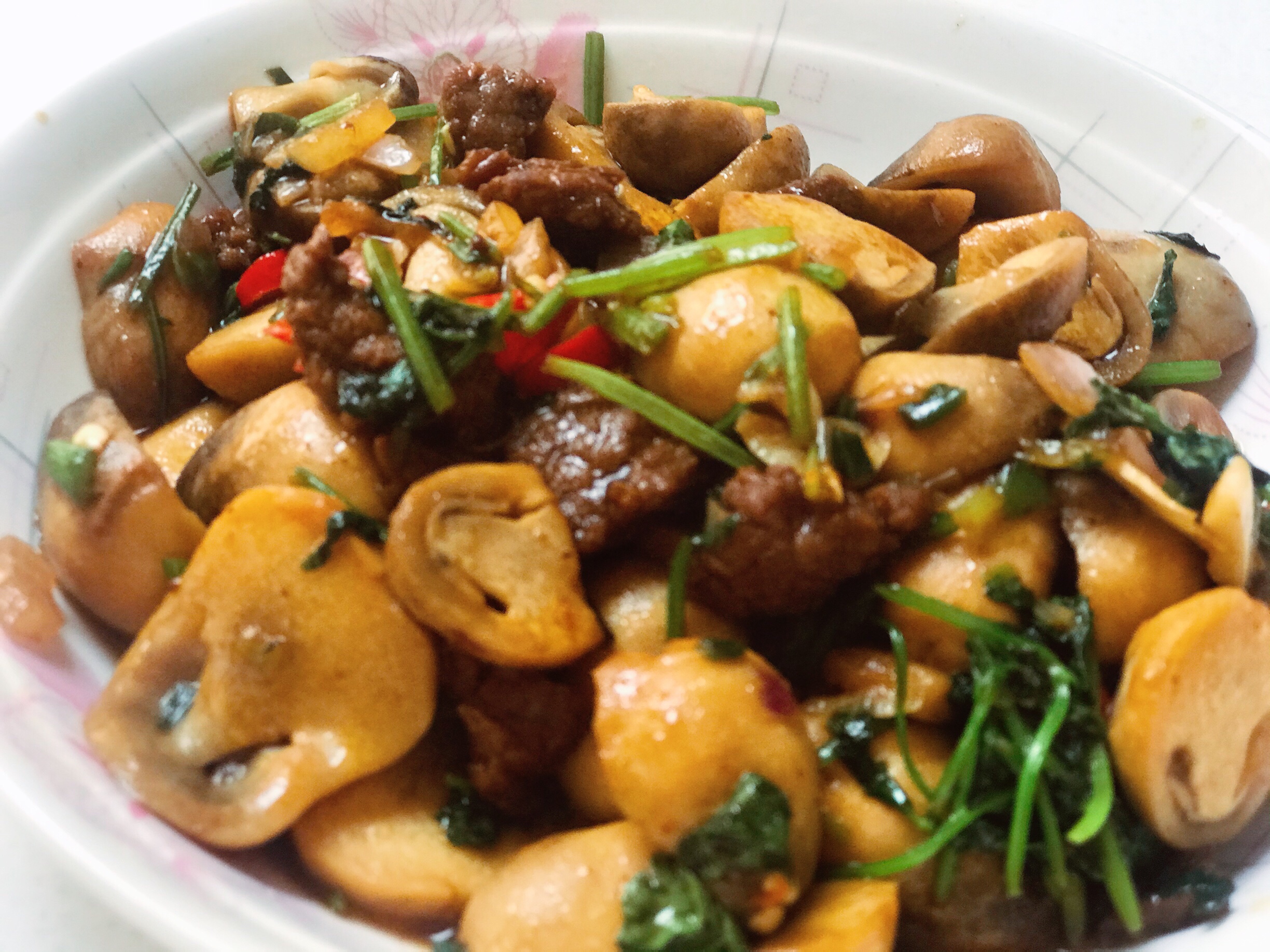 家常菜谱1⃣️1⃣️-草菇炒牛肉（“鲜”就一个字）的做法