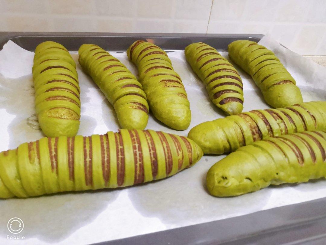 豆沙毛毛虫面包