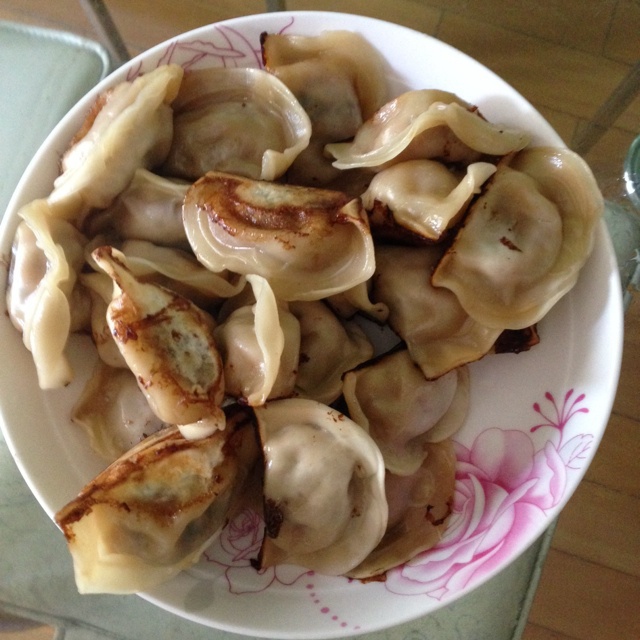 速冻水饺吃腻了吗~变锅贴吧(๑´ڡ`๑)