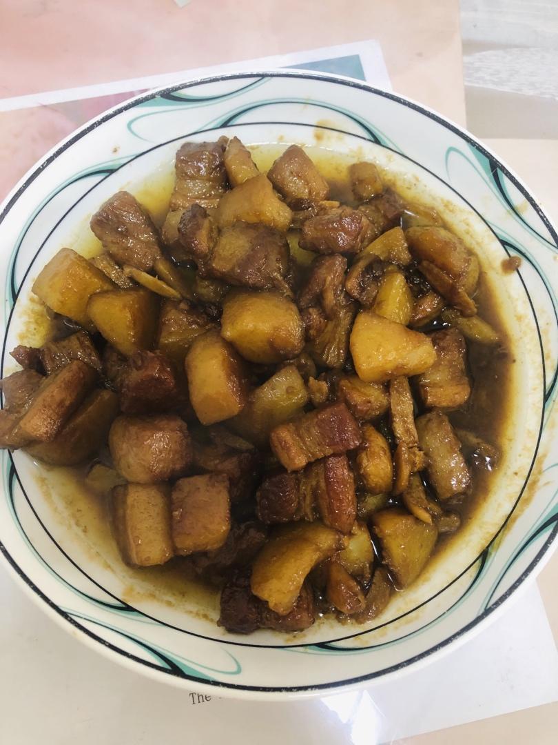 五花肉炖土豆