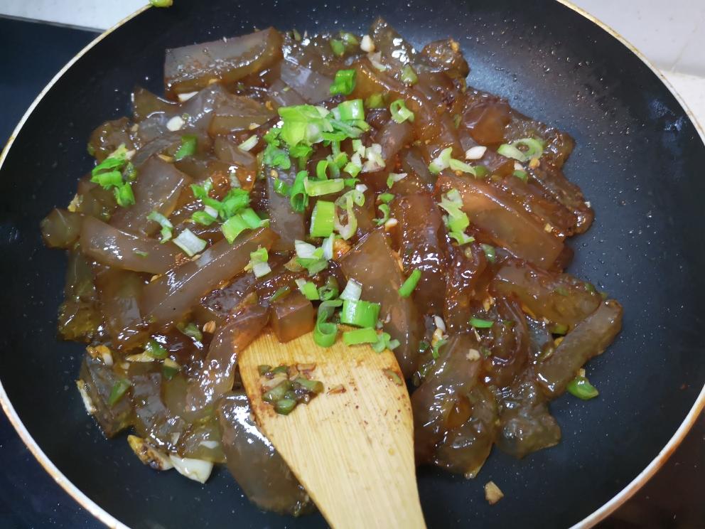 夜市小吃香辣（炒伤心凉粉）😍的做法