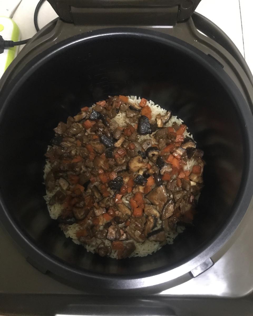 喷香羊肉焖饭