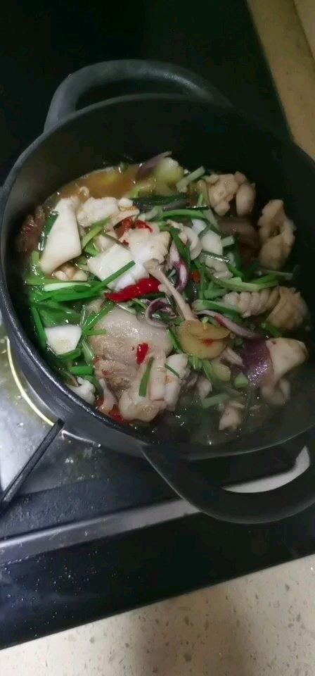 五花肉鱿鱼煲