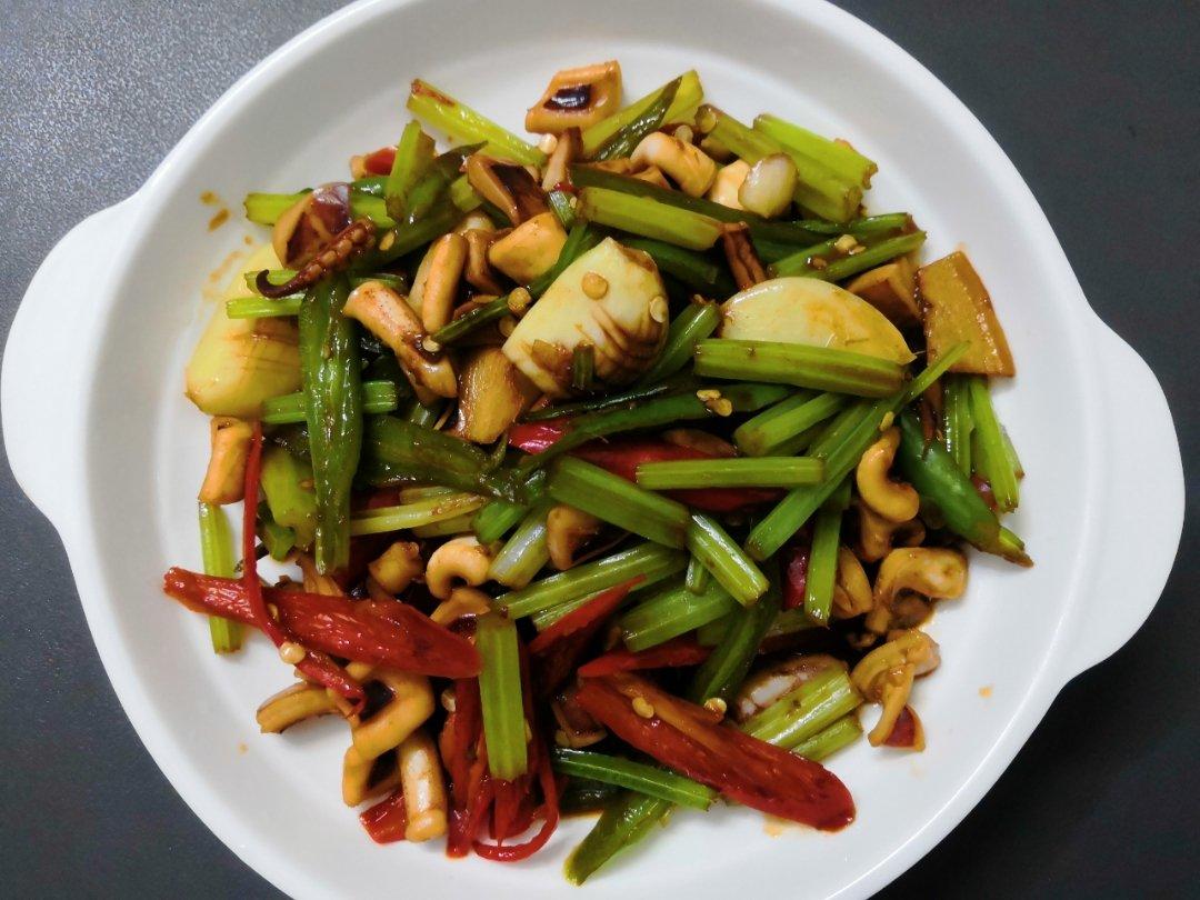 鱿鱼炒芹菜