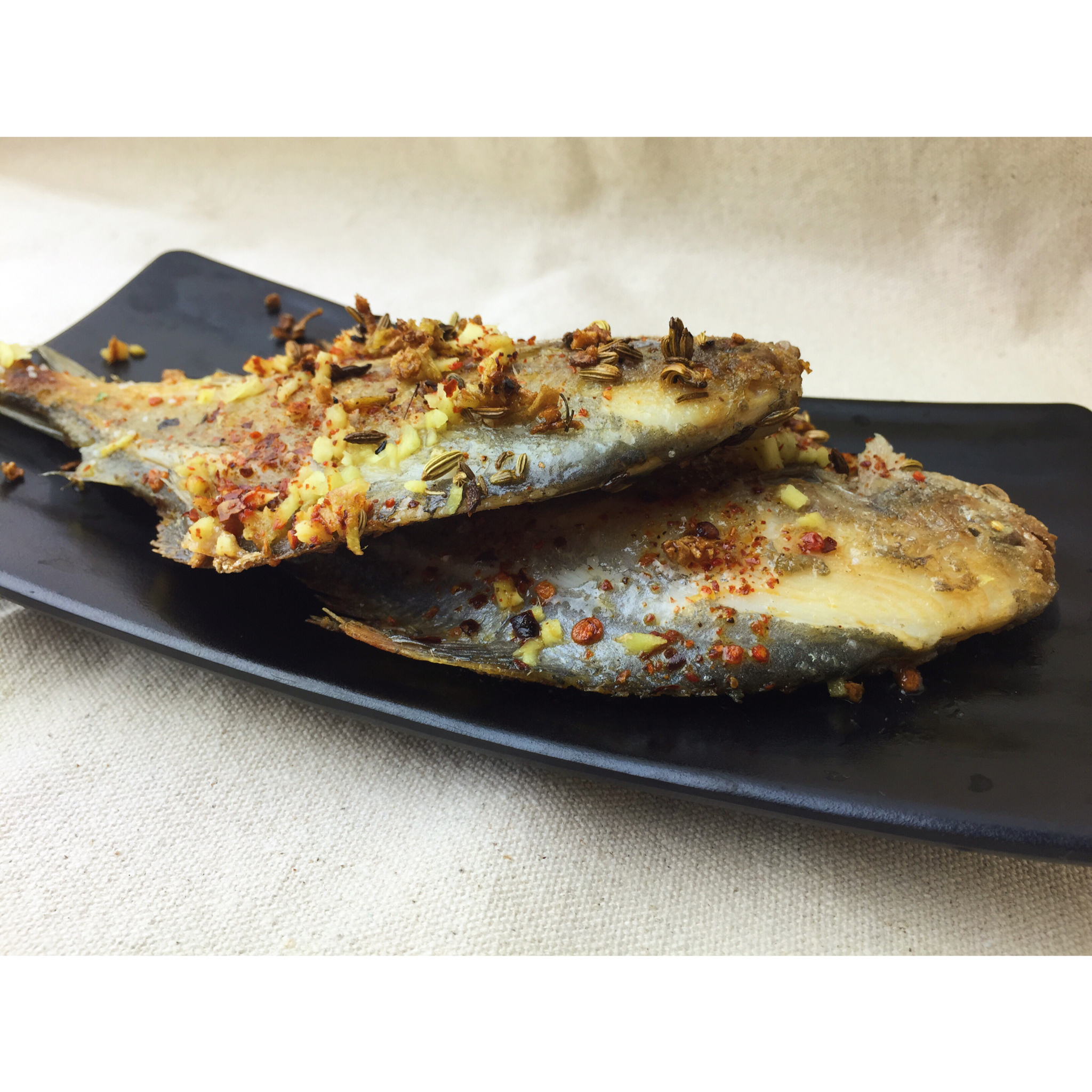 企鹅将军做的香煎鲳鳊鱼:( 堪比烧烤摊:)