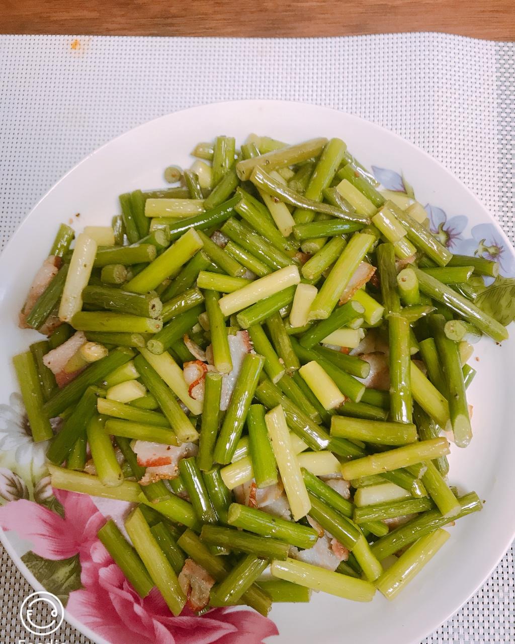 蒜苗炒培根