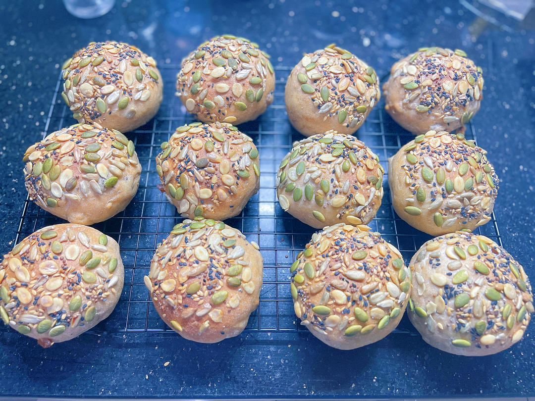 低油低糖，50%全麦核桃提子软欧~