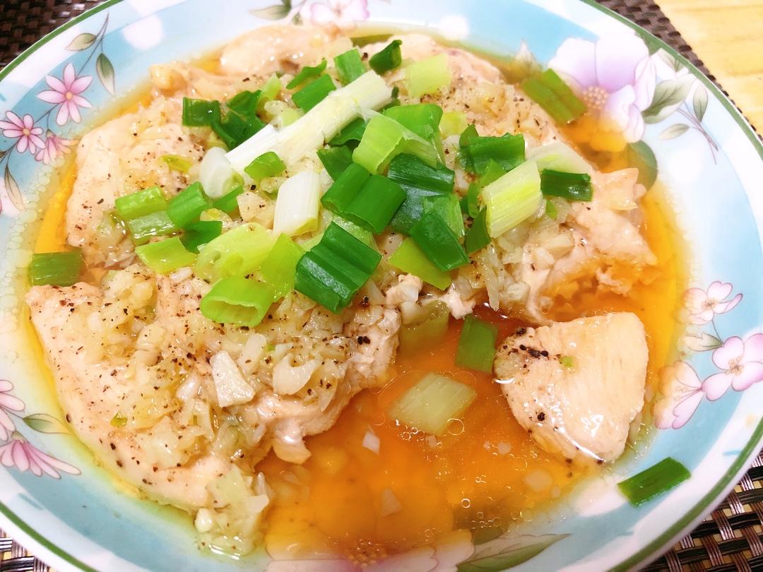 蒜蓉清蒸鸡胸肉金针菇