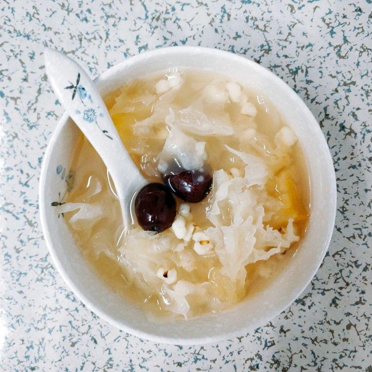 薏仁莲子银耳羹
