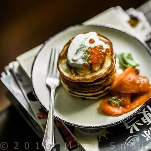 芥末松饼配烟熏三文鱼.Wasabi pancakes with smoked salmon.的做法 步骤4