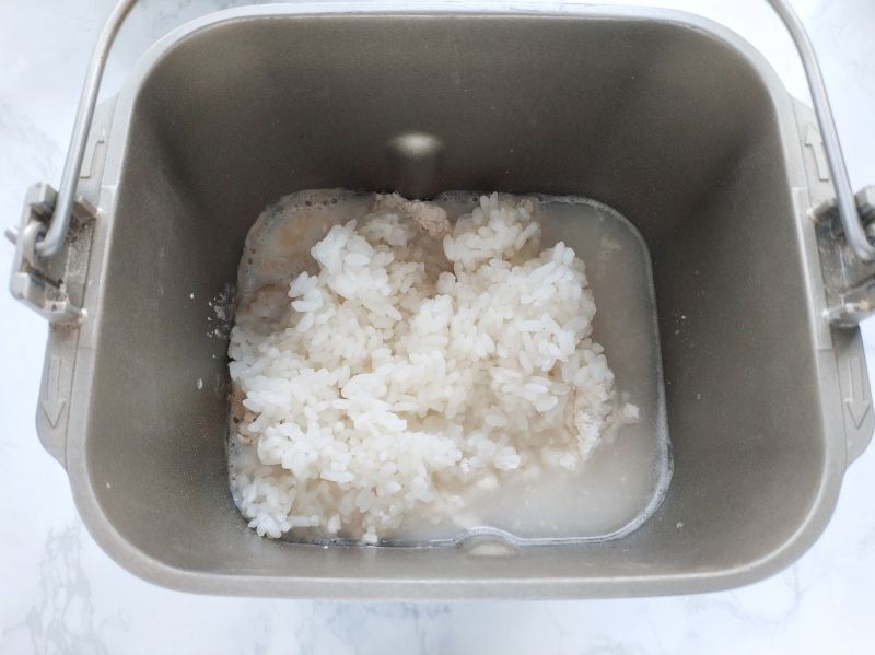 绸缎质感的米饭吐司的做法 步骤2