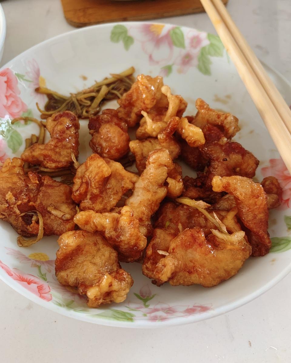 厨师长教你：“锅包肉”的家常做法，色泽金黄，口味酸甜！