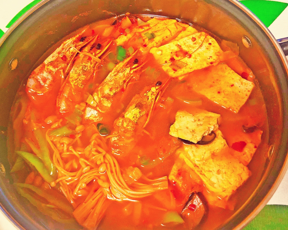 韩式金针菇豆腐泡菜汤锅