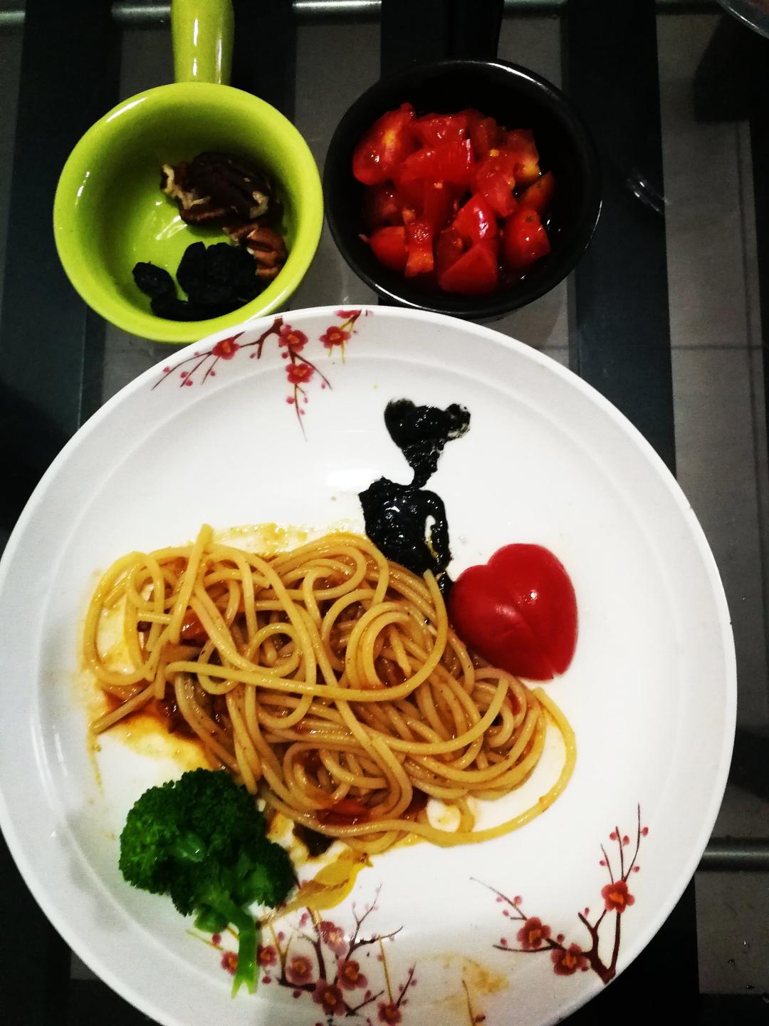 童趣餐—穿裙子的女孩