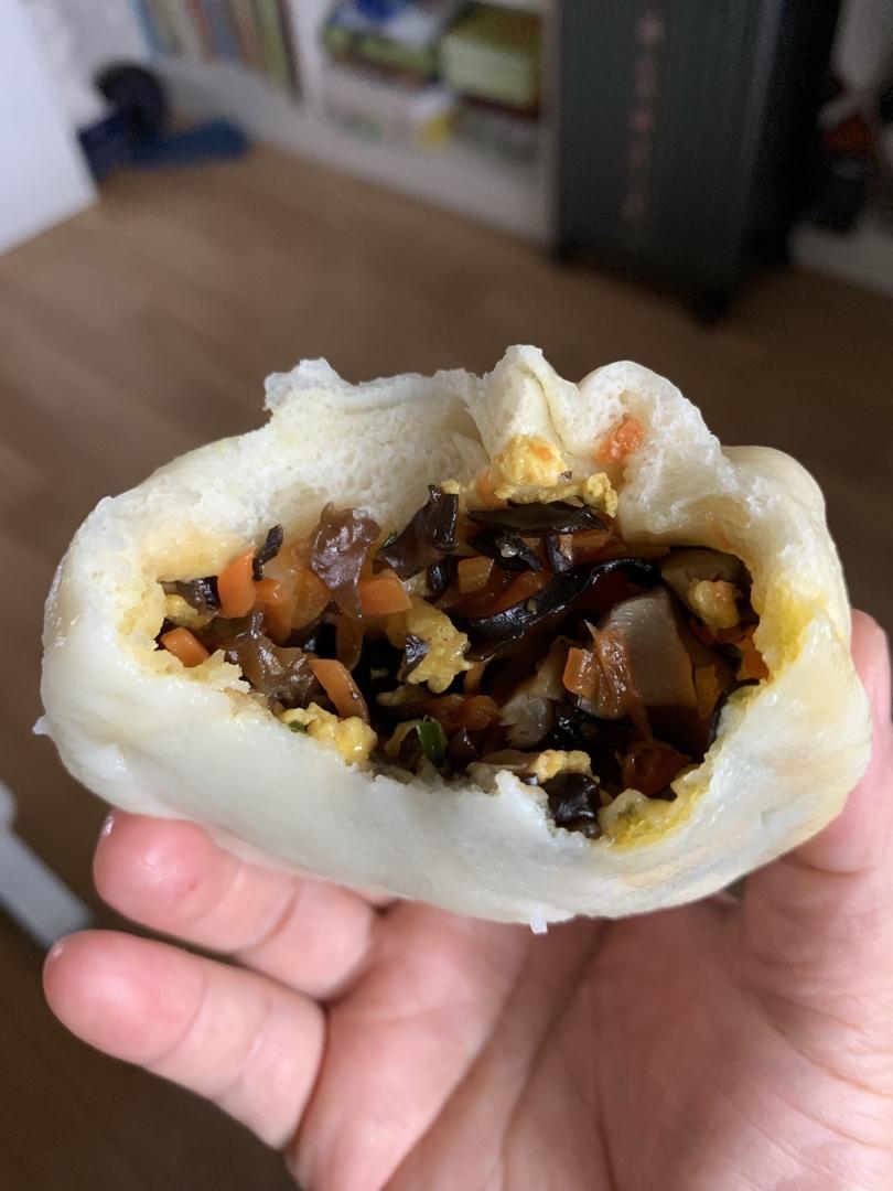 胡萝卜木耳鸡蛋素包子