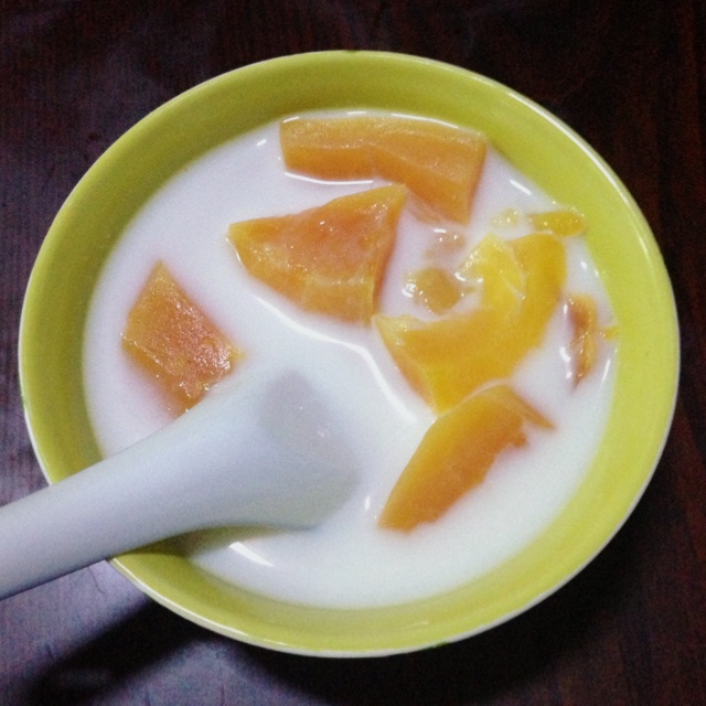 鲜奶炖木瓜