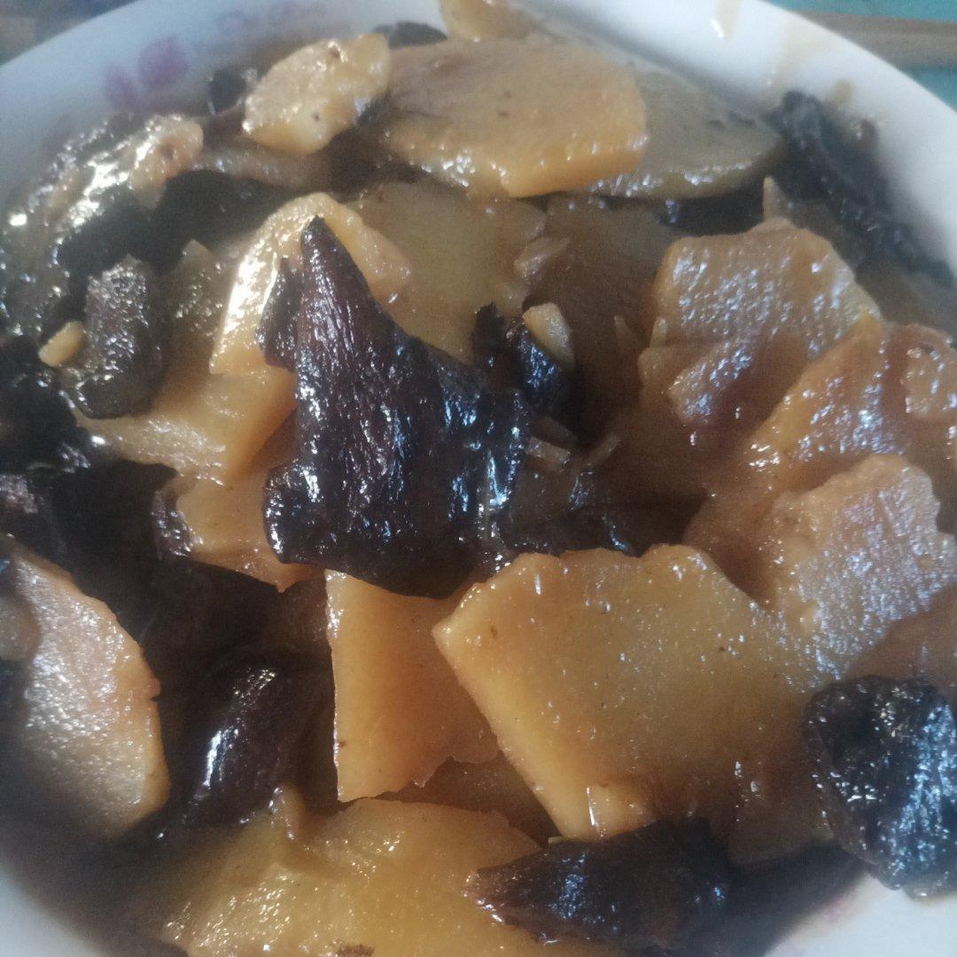 土豆片炒蘑菇