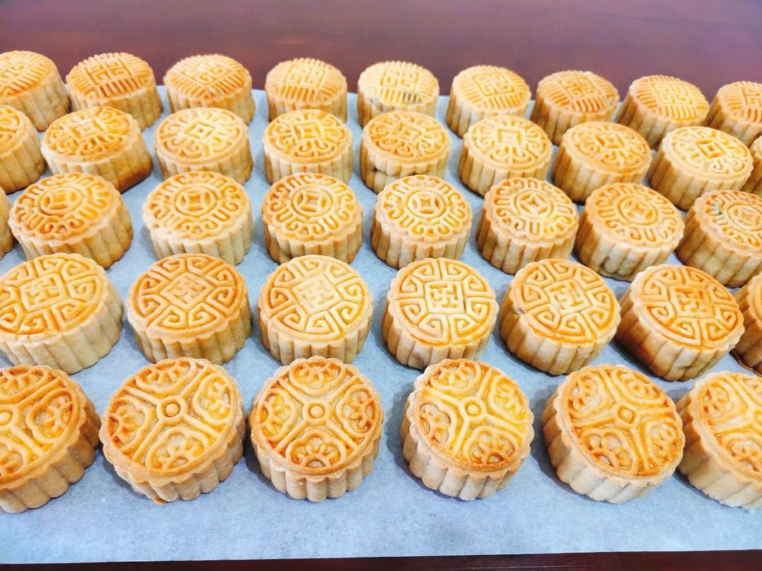 广式月饼(莲蓉/香芋/奶黄/黑芝麻馅/50克  ，回油快、不裂口)