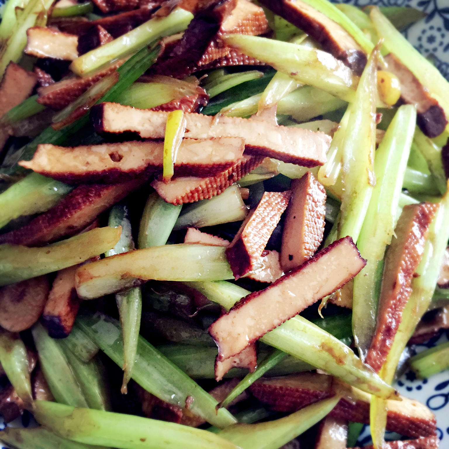 素菜：芹菜炒豆腐干