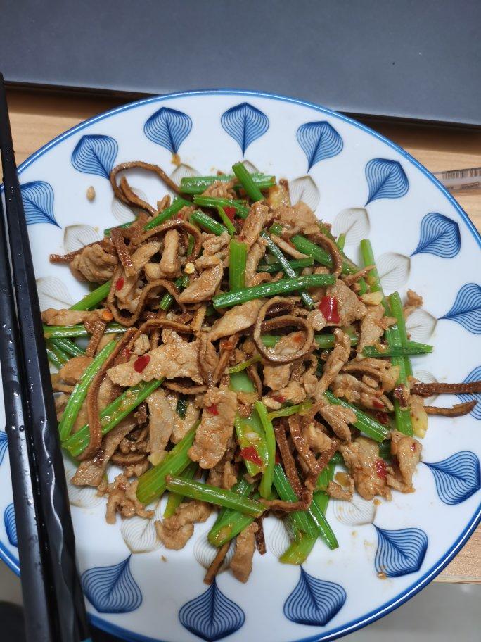 芹菜肉丝炒香干