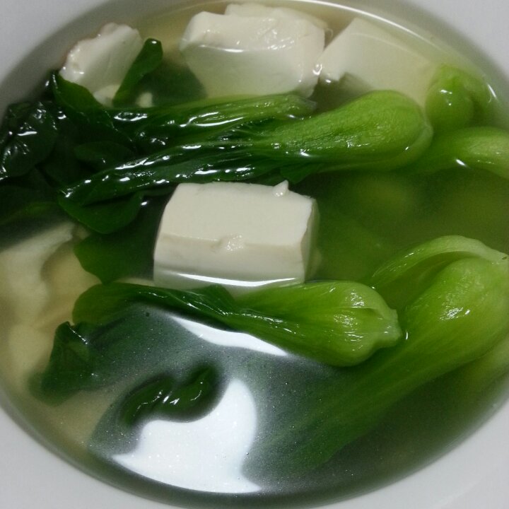 笑笑小熊做的青菜豆腐汤