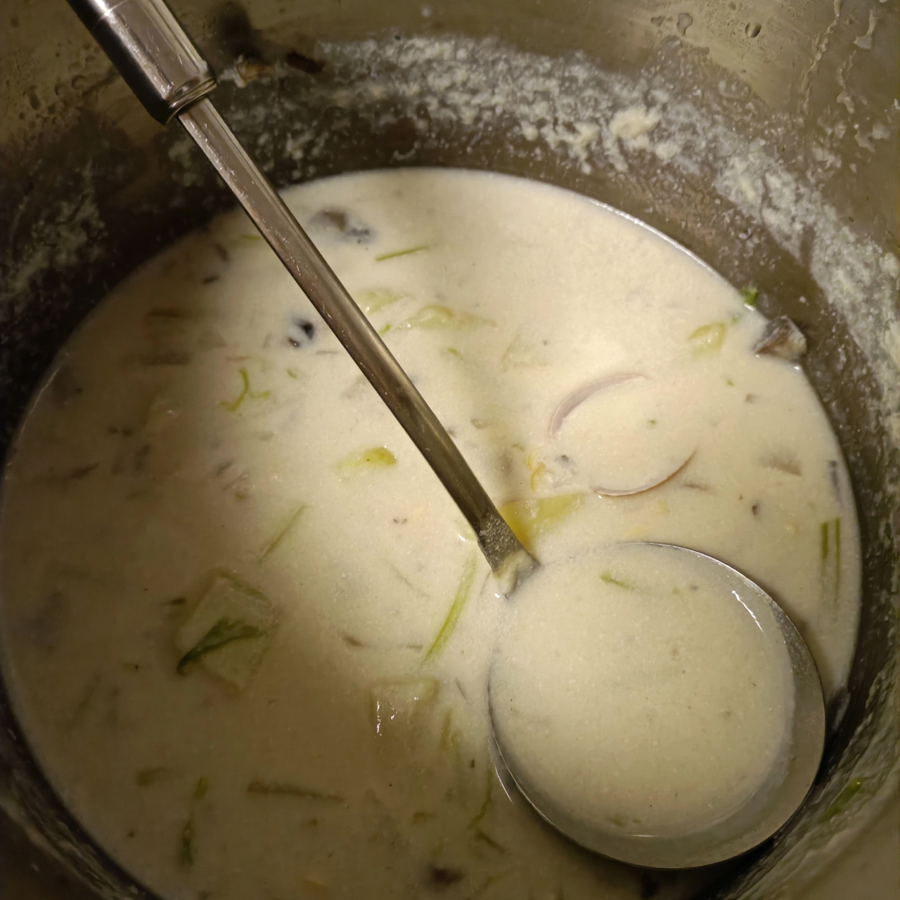 蛤蜊土豆奶油浓汤：冬日最浓郁的一碗，比鸡汤还治愈！