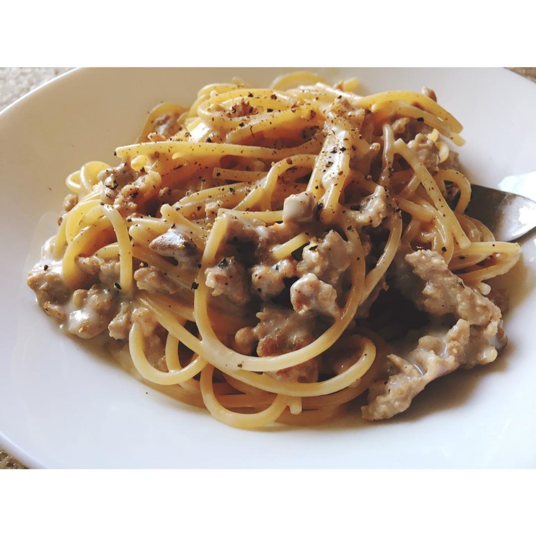 白蘑菇奶油培根意面