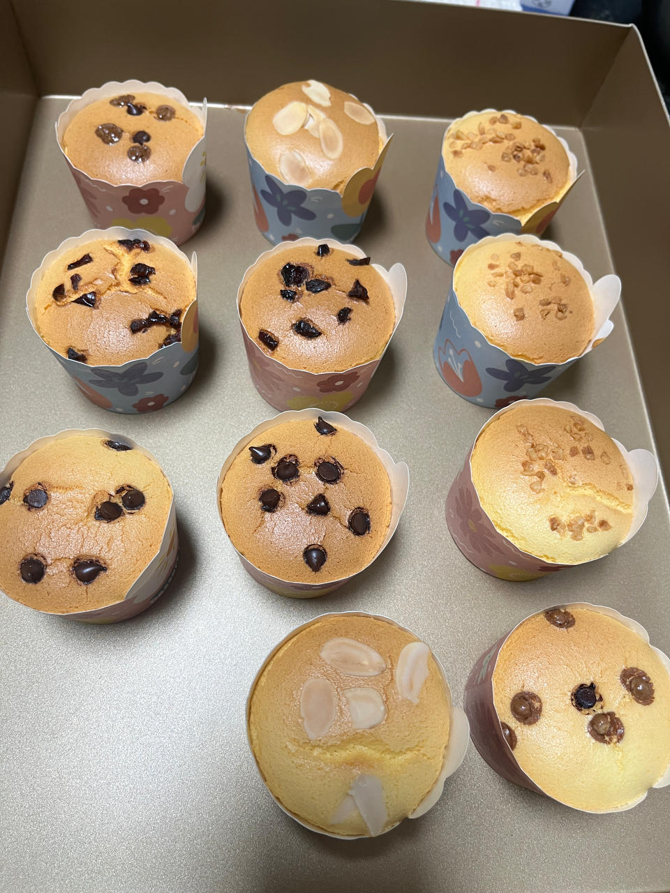 纸杯蛋糕，绝对不塌不裂，百分百成功四段式烘烤方法，不私藏无保留