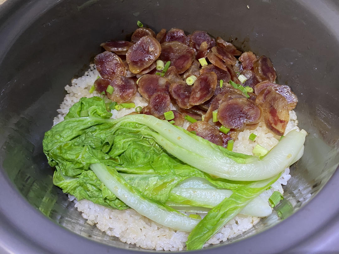 腊味煲仔饭，20分钟饭菜同出