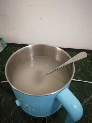 宿舍小电锅煮米饭的做法 步骤2