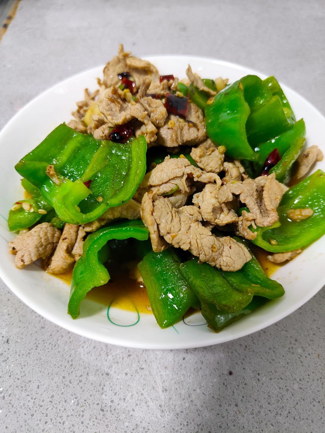 ‼️好吃到舔盘的青椒肉丝盖浇饭