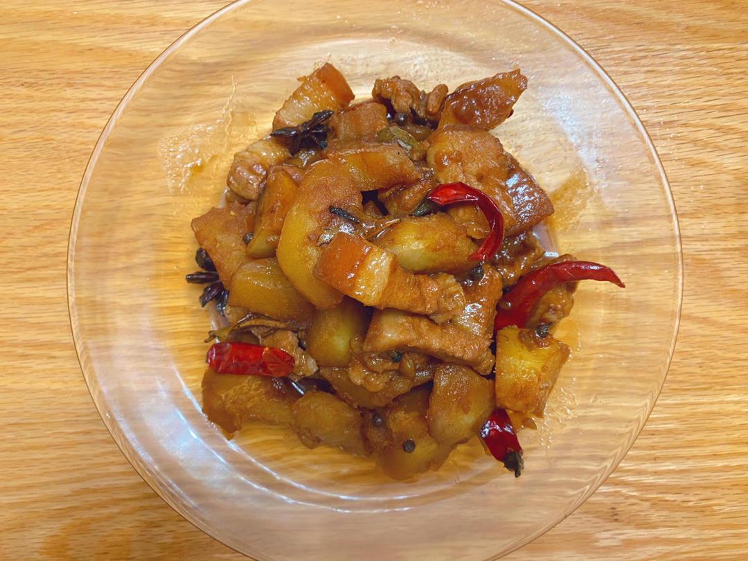 五花肉炖土豆