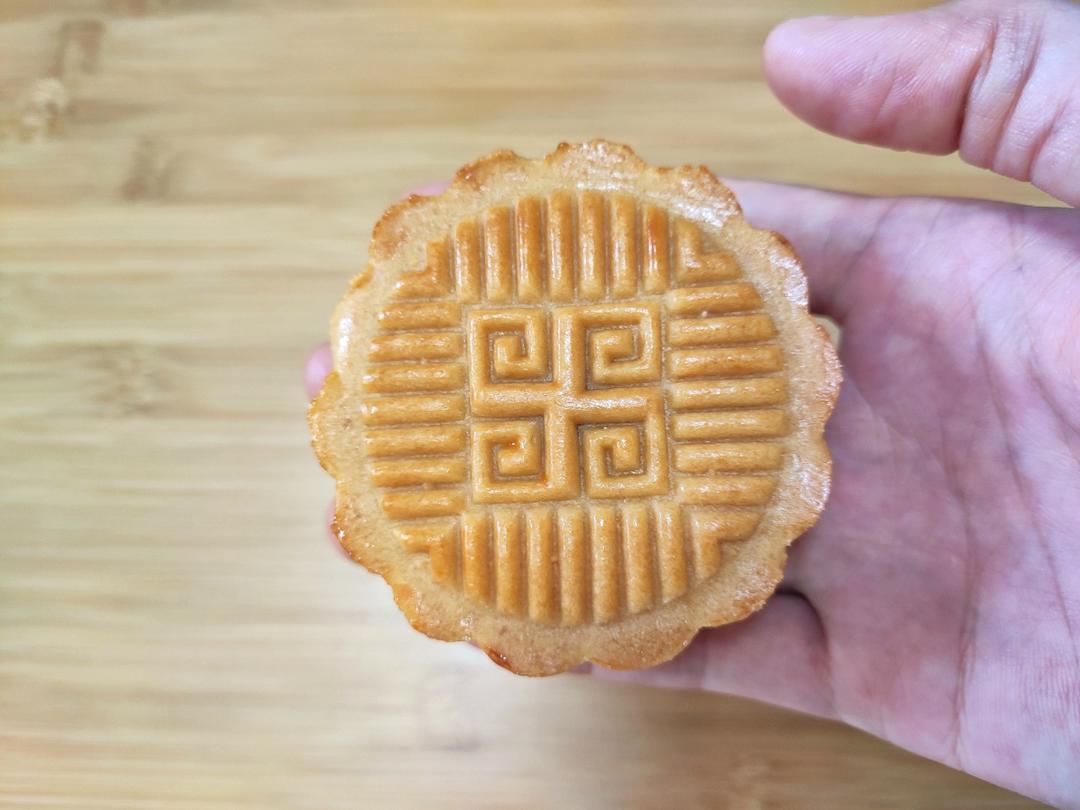 广式月饼—蛋黄莲蓉月饼