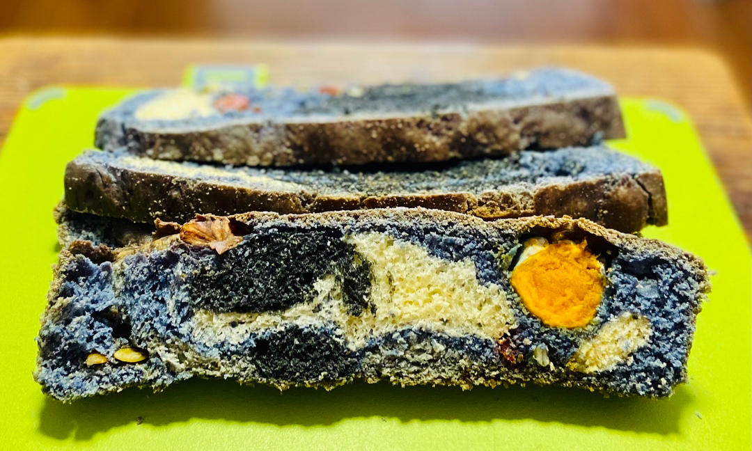 用美食向大师致敬：蝶豆花梵高“星空”吐司B12