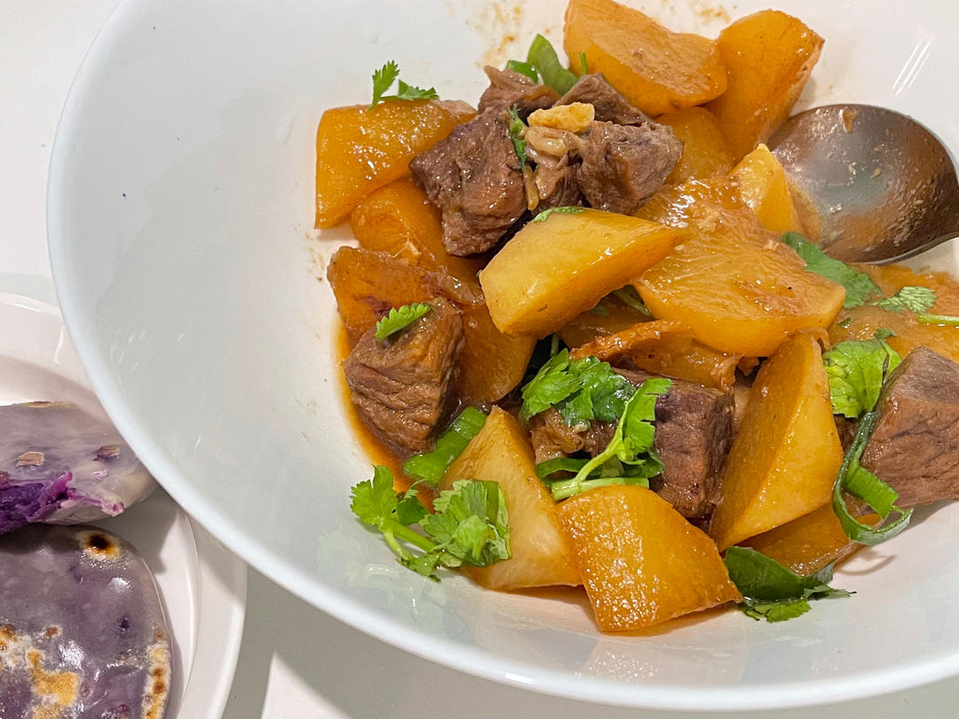 萝卜焖牛腩 （好吃得可以摆摊了）