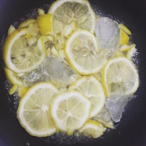 百香果柠檬蜜的做法 步骤2