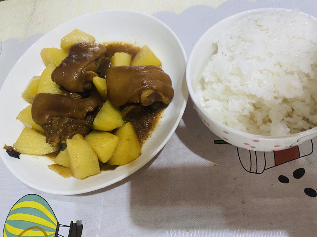 美味的家常菜：红烧猪蹄