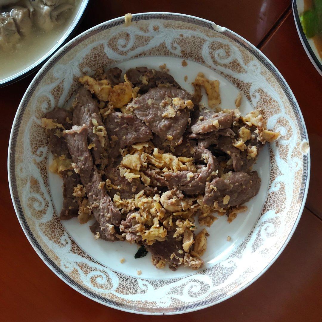 滑蛋牛肉，牛肉滑嫩，鸡蛋松软