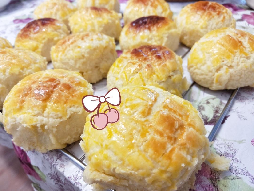 好吃到炸裂的港式菠萝包（附带制作酥皮的小视频）