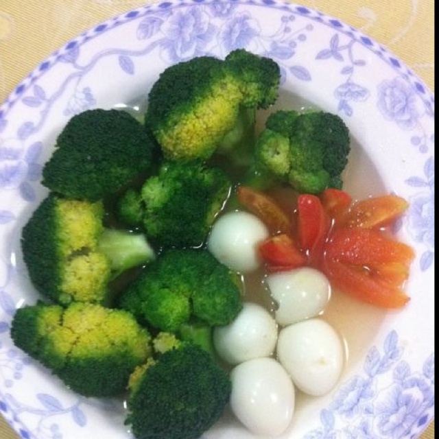 鹌鹑蛋加西兰花汤