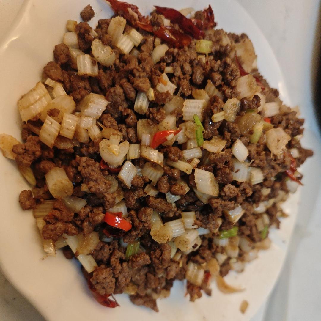 芹菜牛肉末「下饭神器」