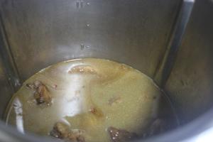 土豆烧牛腩的做法 步骤3