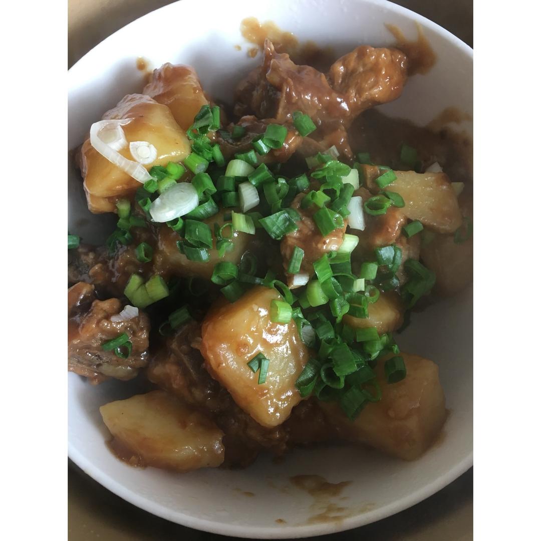 土豆焖排骨
