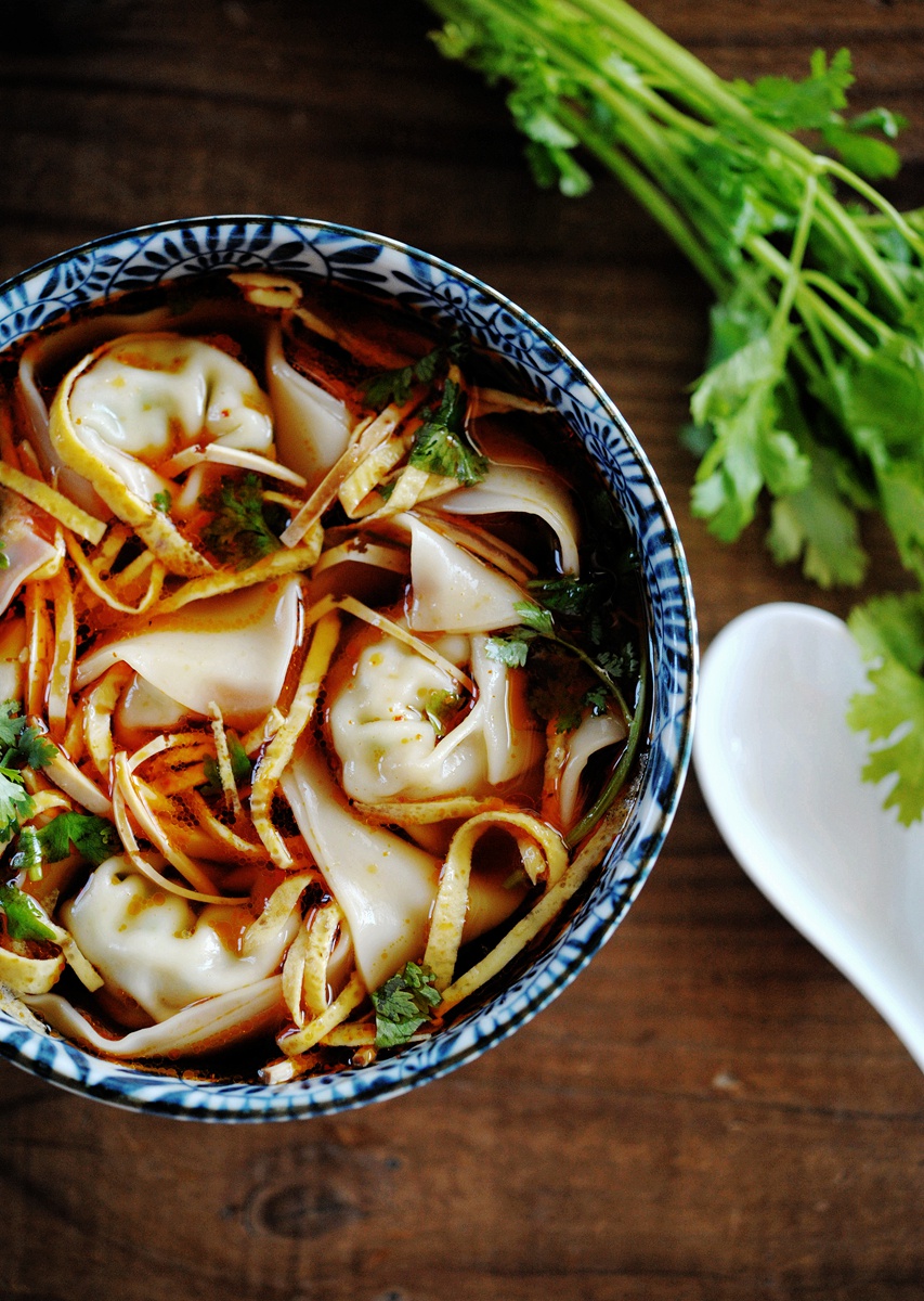 红汤辣油馄饨