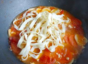 素碗宽面‖番茄味增豆腐拉面的做法 步骤6