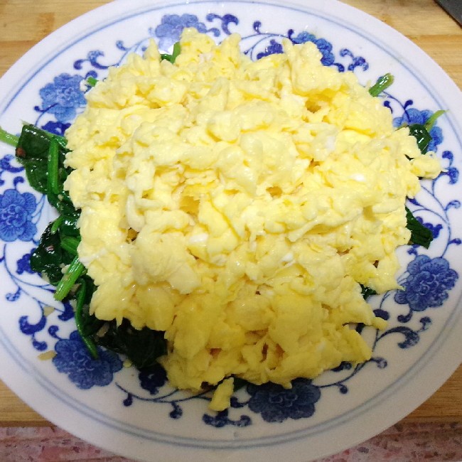 麻油蒜蓉菠菜铺蛋