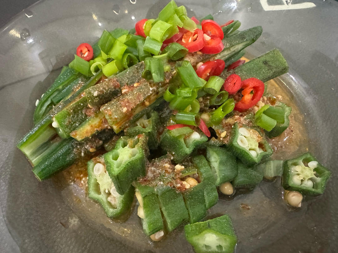 超快手！冰爽开胃的腐乳捞拌汁秋葵豆腐