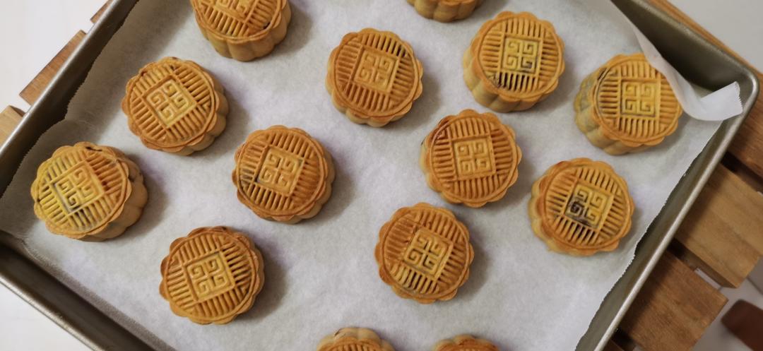广式月饼—蛋黄莲蓉月饼