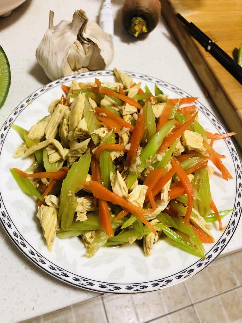 凉拌芹菜腐竹